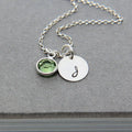 Collier initial et pierre de naissance en argent – Breloque estampée à la main avec cristal Swarovski