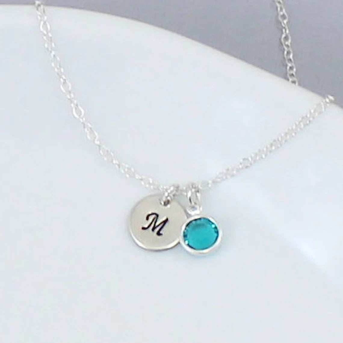Collier initial et pierre de naissance en argent – Breloque estampée à la main avec cristal Swarovski