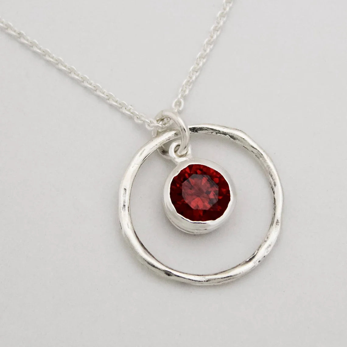 Collier Pierre de Naissance Orbit – Pendentif Cercle en Argent Sterling