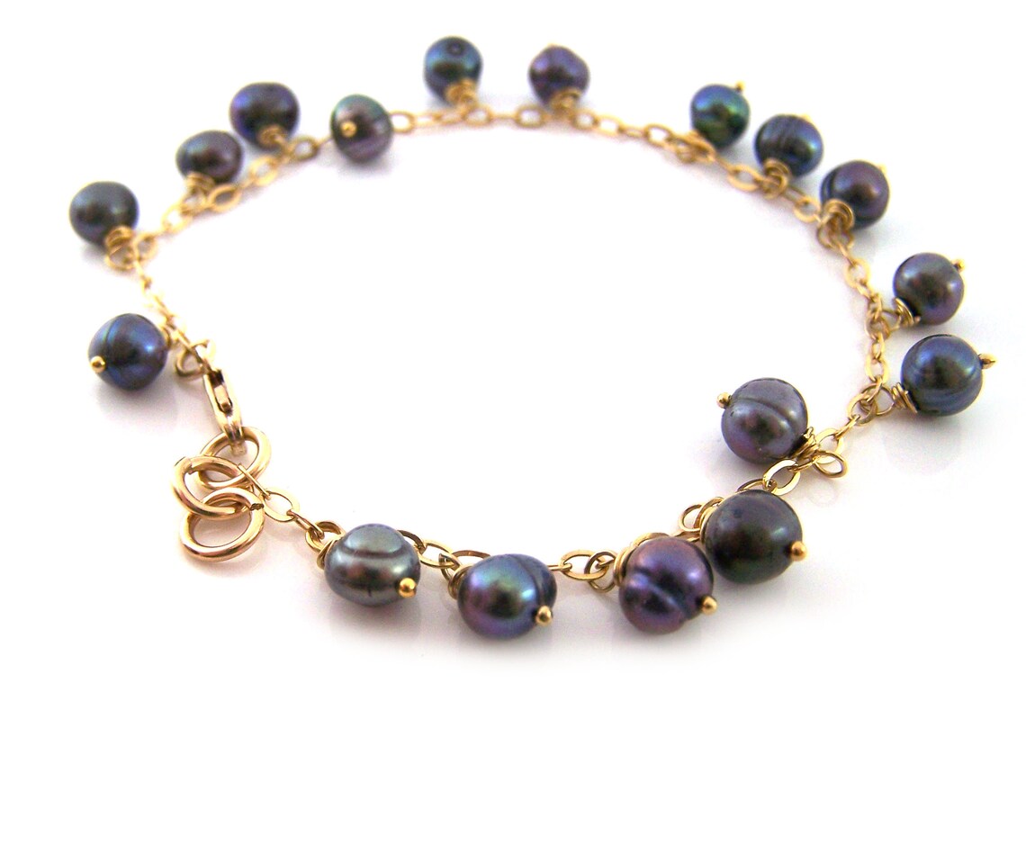 Bracelet fin chaîne remplie or perle d'eau douce paon