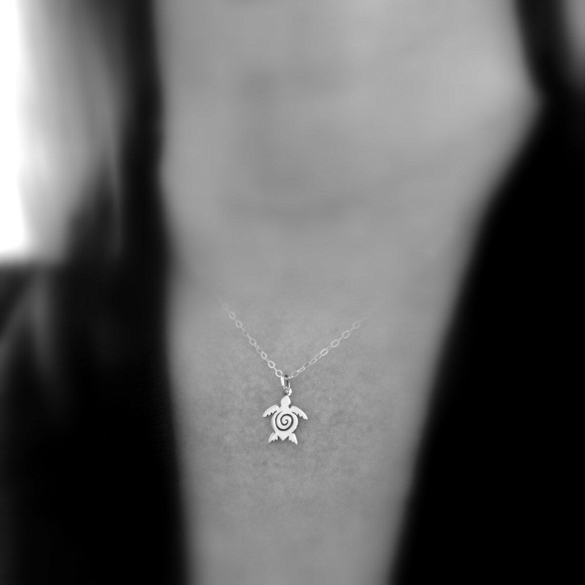 Charm Tortue de Mer en Argent Sterling avec Collier Spirale