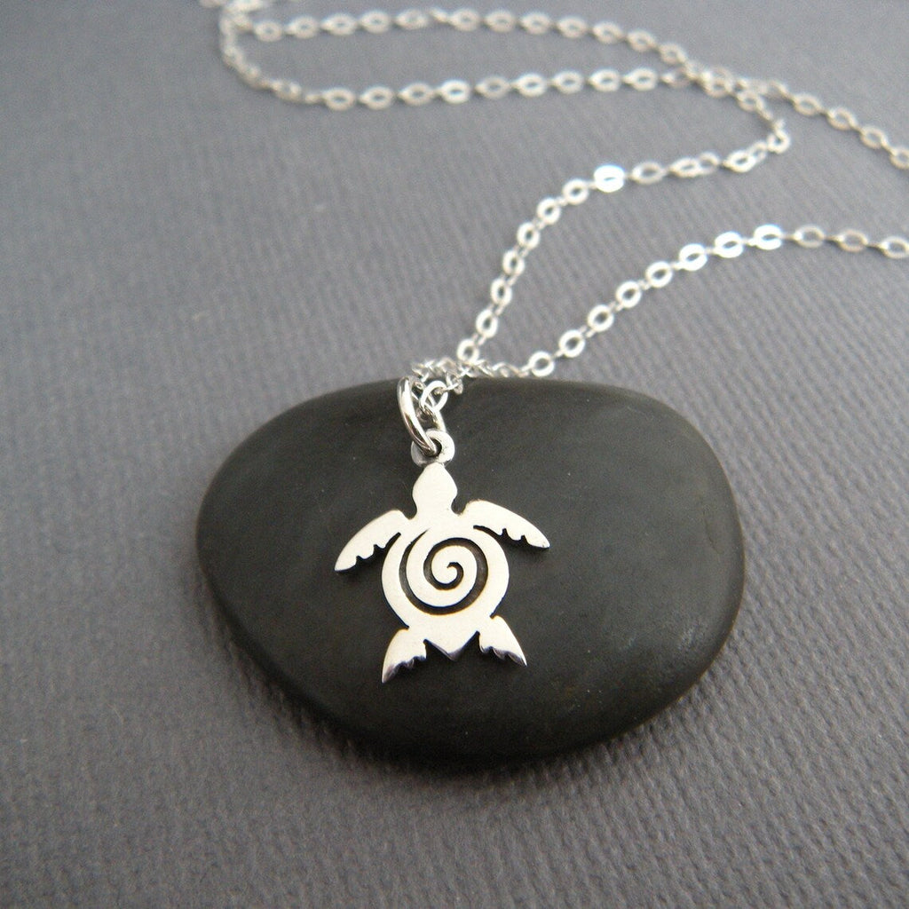 Charm Tortue de Mer en Argent Sterling avec Collier Spirale