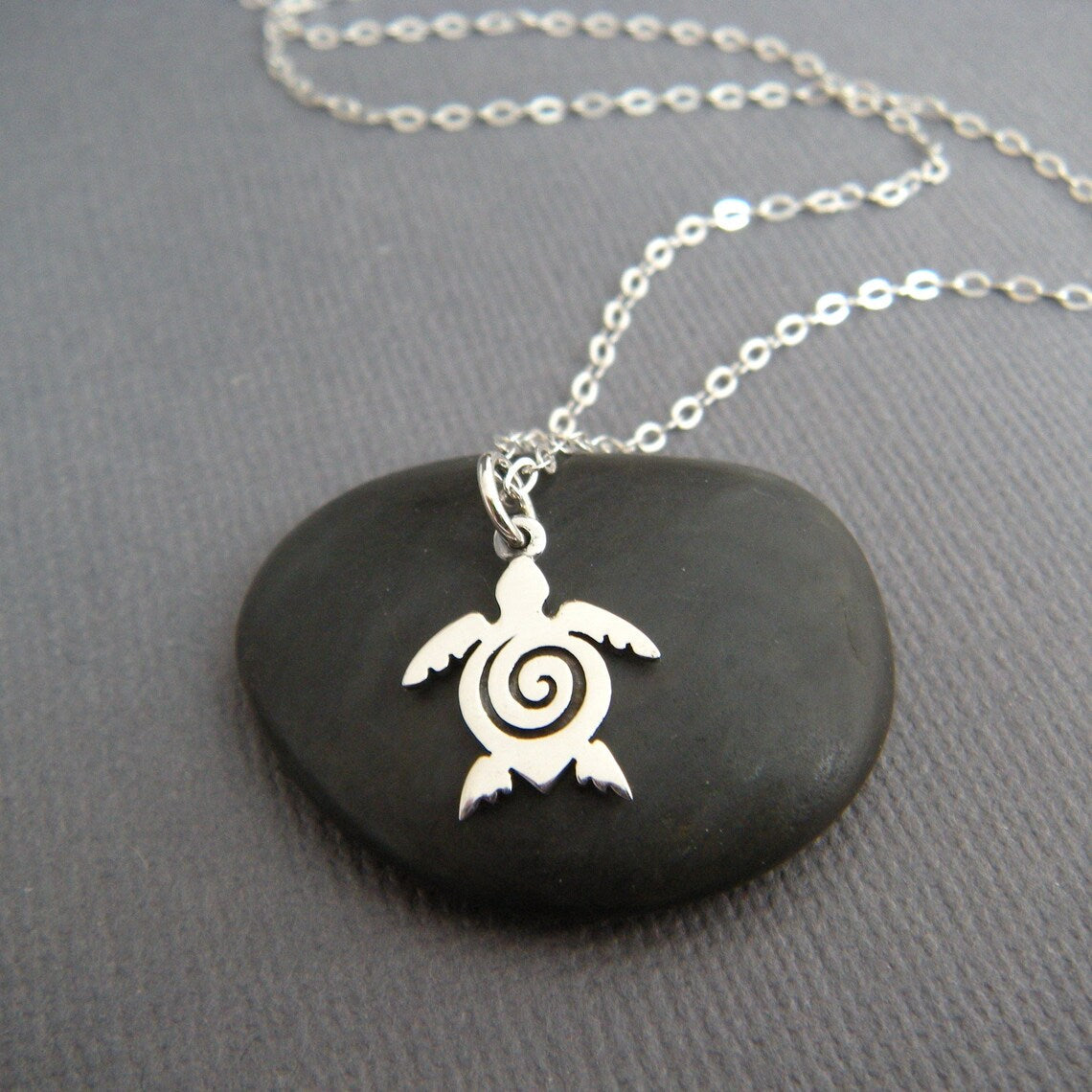 Charm Tortue de Mer en Argent Sterling avec Collier Spirale
