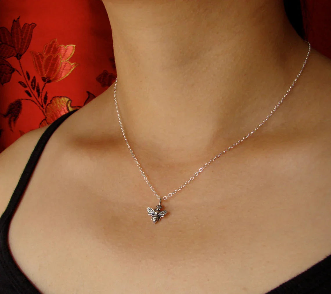 Mini collier abeille en argent sterling – Bijou abeille simple et quotidien