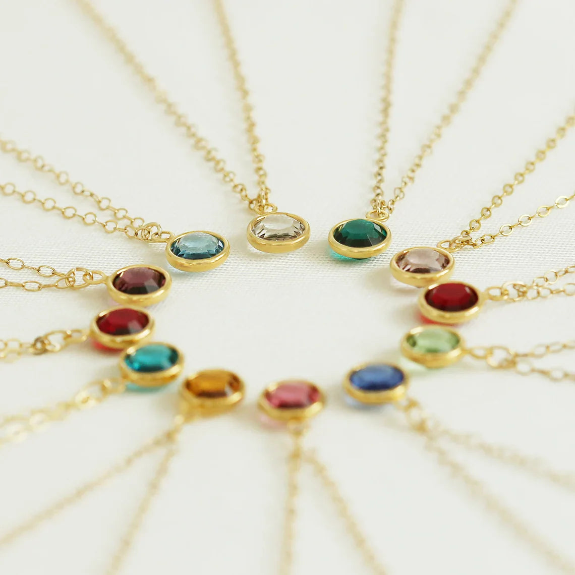Collier de naissance doré – Cristaux Swarovski sur chaîne en or rempli de 18 po