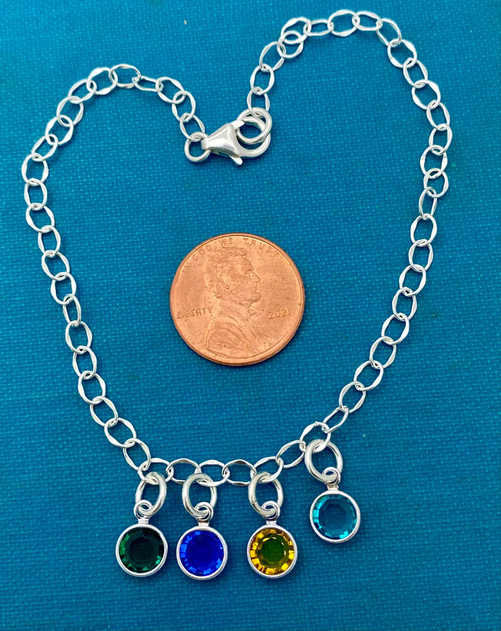 Bracelet de cheville personnalisé avec pierre de naissance pour maman – Argent sterling réglable 20,3–22,9 cm