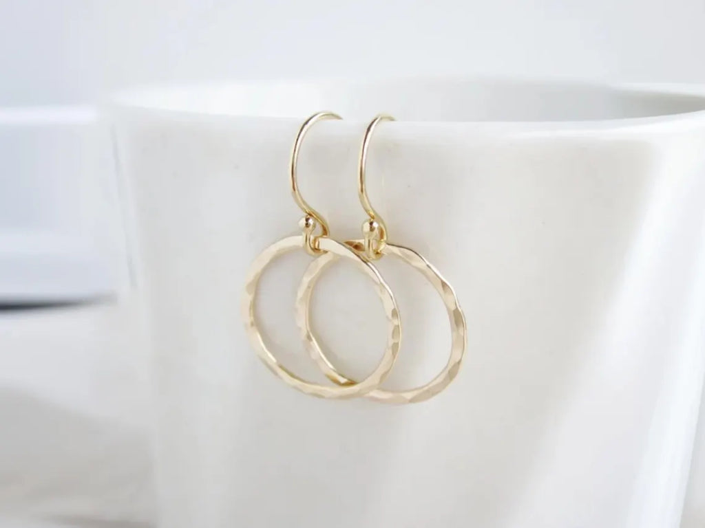 Boucles d'oreilles créoles martelées – 16mm Plaqué Or ou Argent Sterling