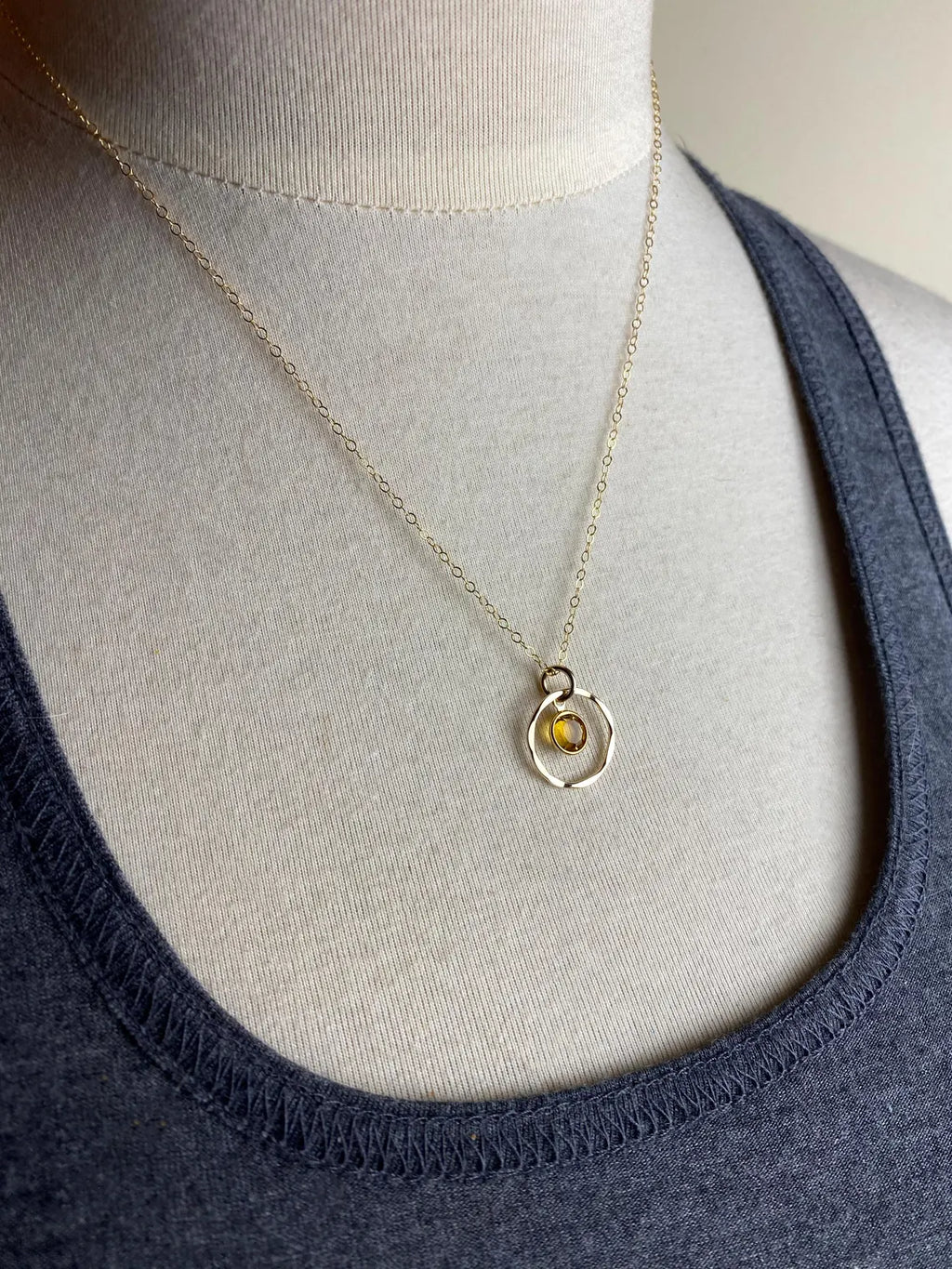 Collier Pierre de Naissance Orbit – Pendentif Cercle en Argent Sterling