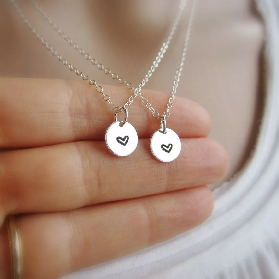 Collier Cœur estampillé main – Argent sterling, chaîne de 40 ou 45 cm