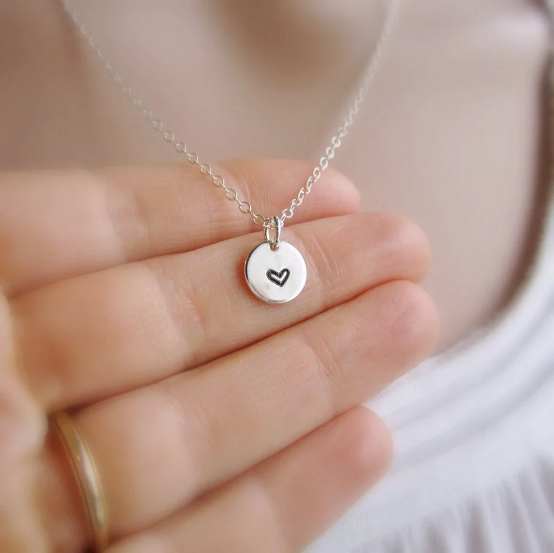 Collier Cœur estampillé main – Argent sterling, chaîne de 40 ou 45 cm