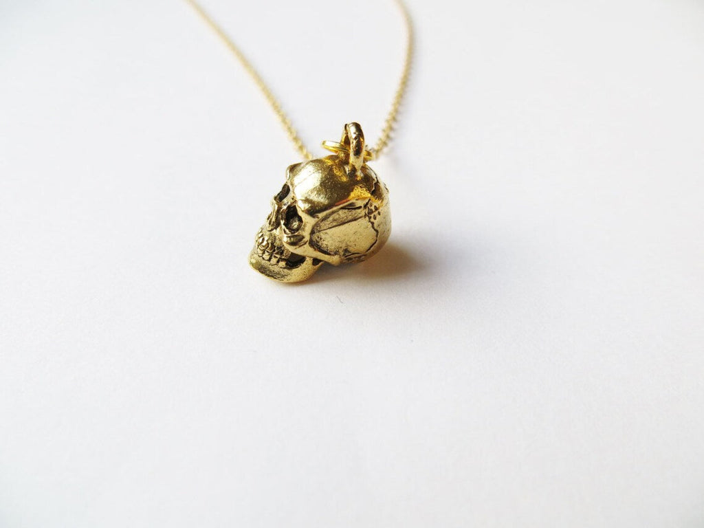 Collier petite tête de mort en or – Plaqué or 14 carats sur chaîne de 40 cm