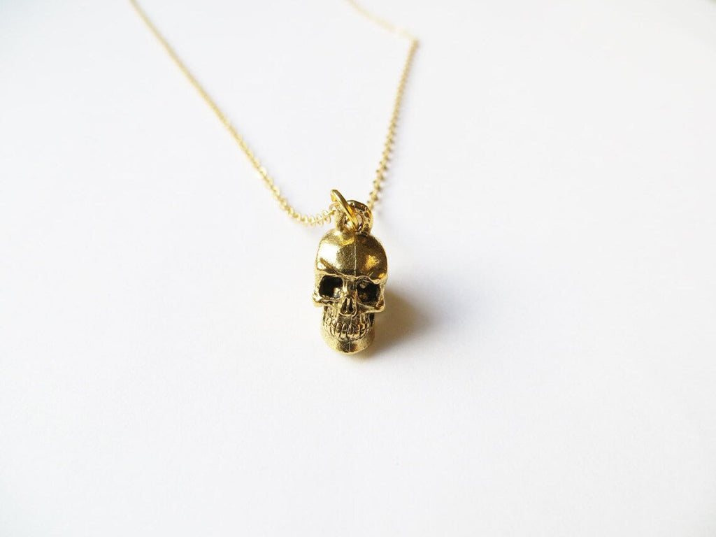 Collier petite tête de mort en or – Plaqué or 14 carats sur chaîne de 40 cm