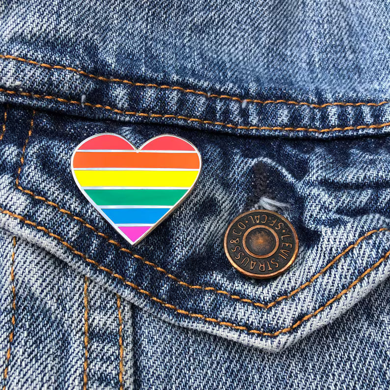 Broche émaillée Cœur Arc-en-ciel Fierté – Accessoire de soutien et de visibilité LGBTQ+