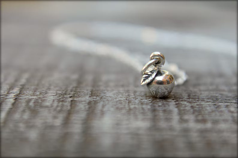 Pendentif minuscule Pomme - Collier en argent sterling