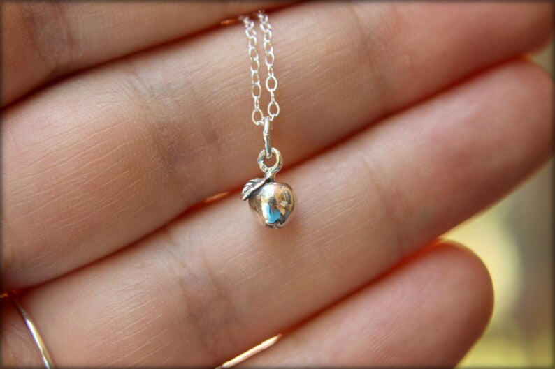 Pendentif minuscule Pomme - Collier en argent sterling