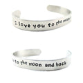 Bracelet jonc en aluminium gravé « I Love You To The Moon And Back »