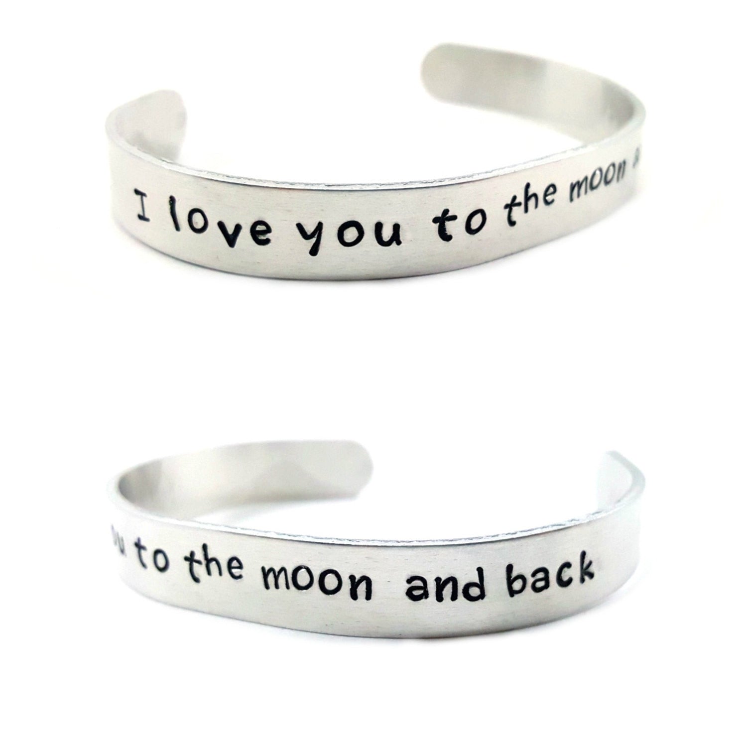 Bracelet jonc en aluminium gravé « I Love You To The Moon And Back »