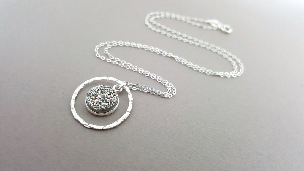 Druzy & Hammered Sterling Silver Halo Necklace – 18 Inch