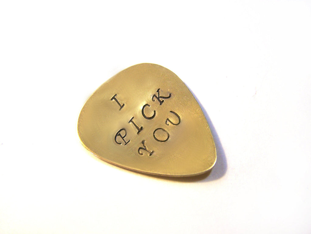 Médiator en laiton gravé à la main "I Pick You" / Cadeau pour lui