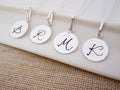 Collier personnalisé en argent sterling avec initiale estampée à la main Silver Script