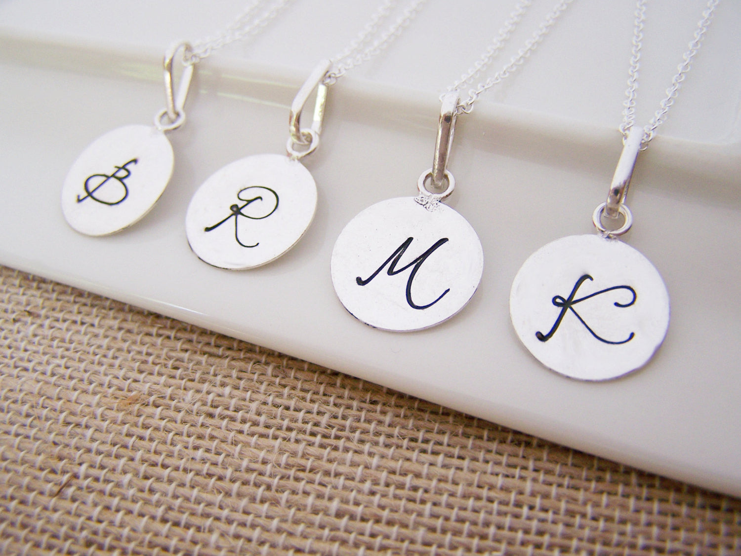 Collier personnalisé en argent sterling avec initiale estampée à la main Silver Script