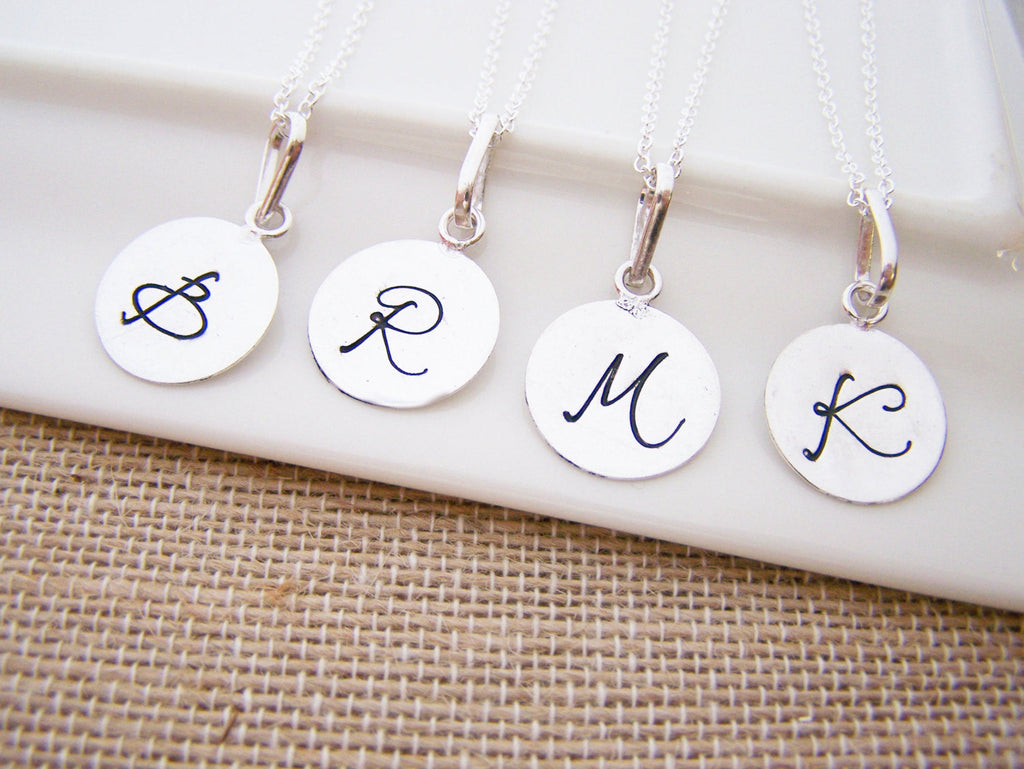Collier personnalisé en argent sterling avec initiale estampée à la main Silver Script