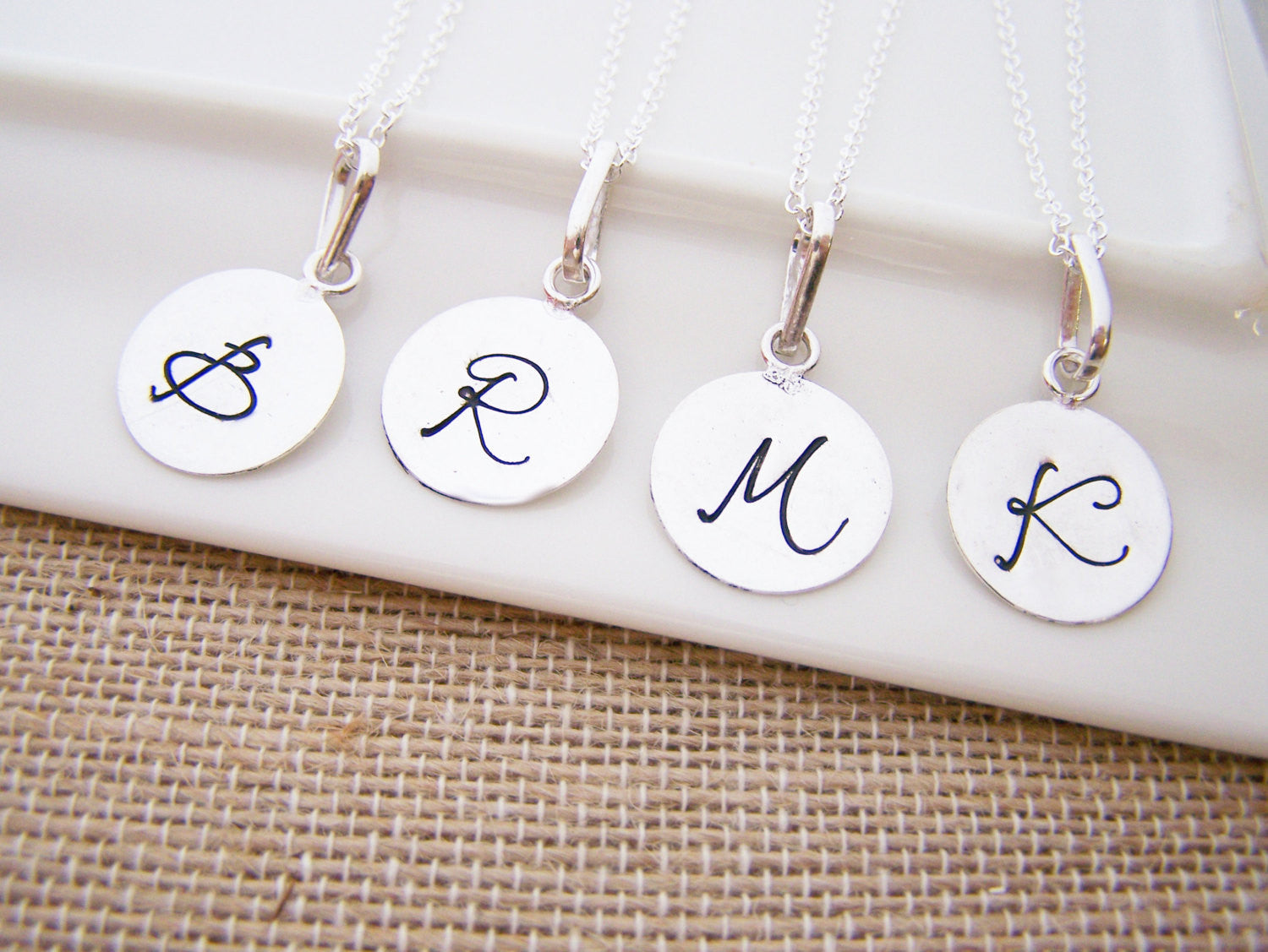 Collier personnalisé en argent sterling avec initiale estampée à la main Silver Script