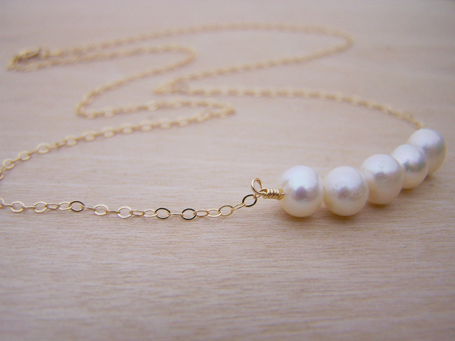 Collier barre de perles d'eau douce, Or laminé 14 carats - Vu dans la publicité de Tough Apparel