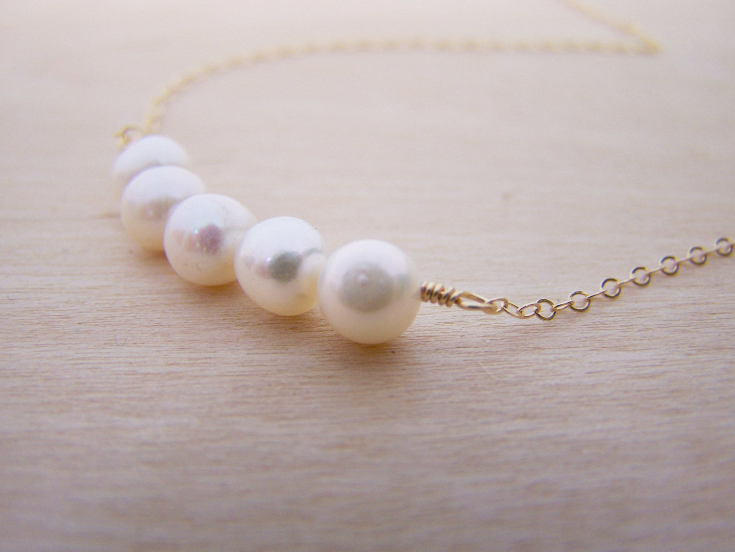 Collier barre de perles d'eau douce, Or laminé 14 carats - Vu dans la publicité de Tough Apparel
