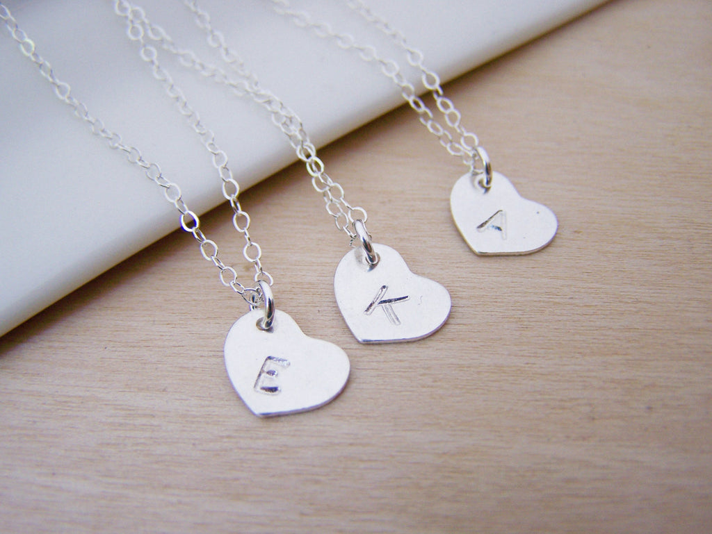 Collier Personnalisé Initiales Gravées Main en Argent Sterling avec Petit Cœur