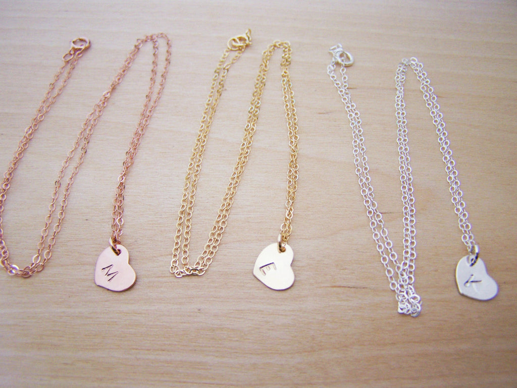Collier minuscule avec initiale de cœur – Argent sterling ou plaqué or personnalisé