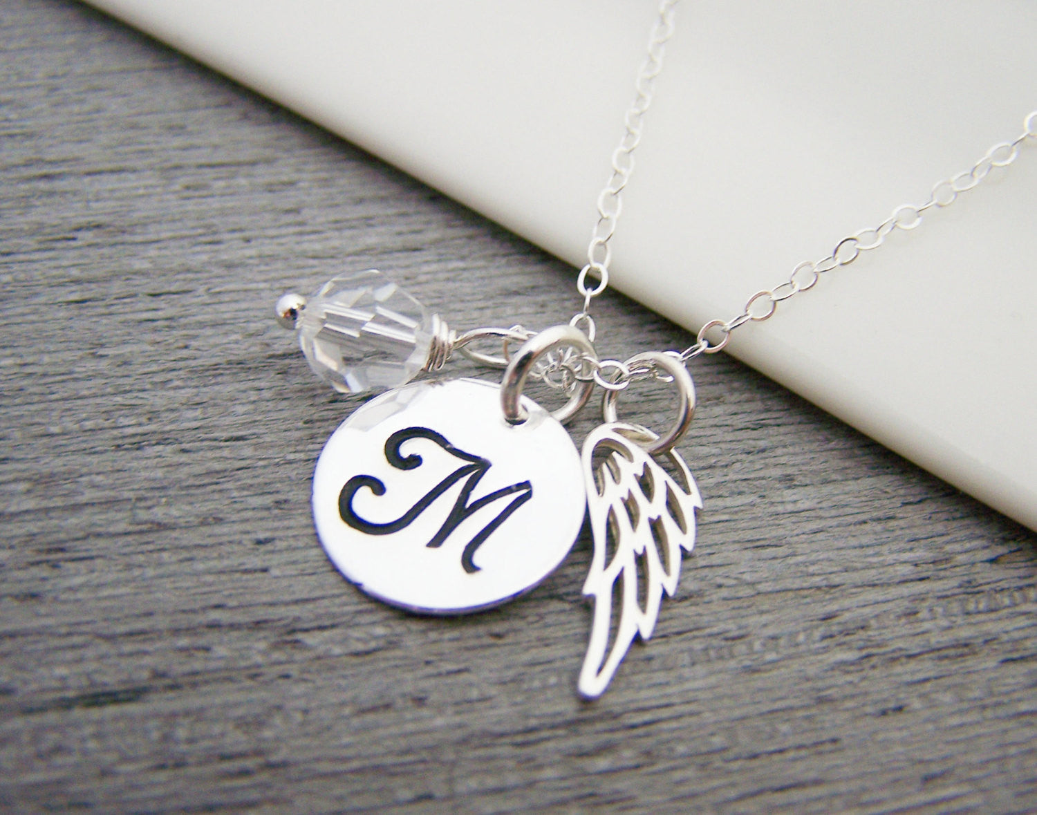 Ailes d'ange et collier de perles – Bijou commémoratif et cadeau de condoléances en argent sterling