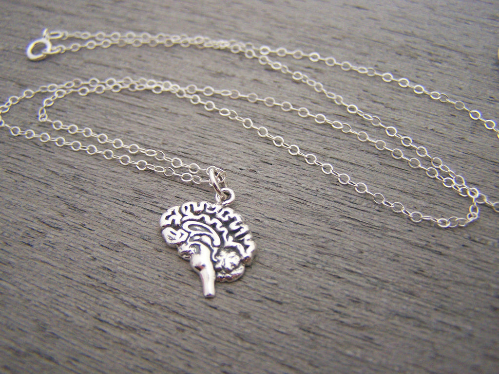 Collier en argent sterling avec pendentif anatomique en forme de cerveau – Breloque artisanale pour les professionnels de la santé et les étudiants