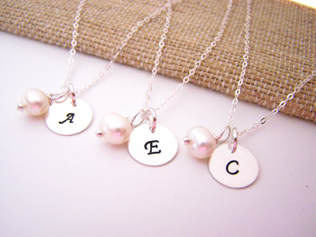 Collier de perles pour demoiselle d'honneur – Perles de culture en argent sterling et pendentif initial