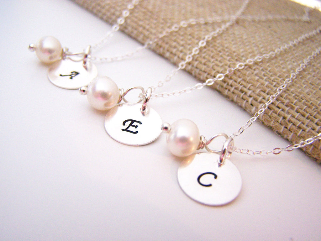 Collier de perles pour demoiselle d'honneur – Perles de culture en argent sterling et pendentif initial
