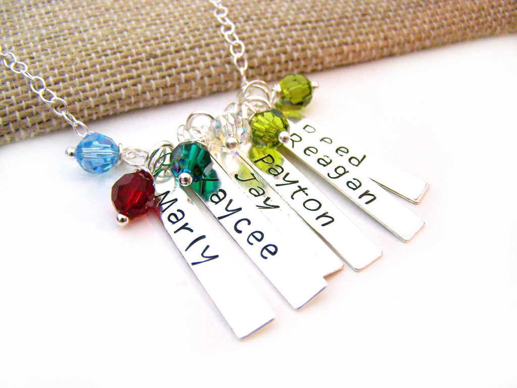 Noms de famille - Collier personnalisé en argent sterling avec barre nominative estampée à la main