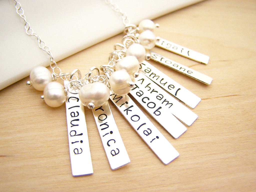 Noms de famille - Collier personnalisé en argent sterling avec barre nominative estampée à la main