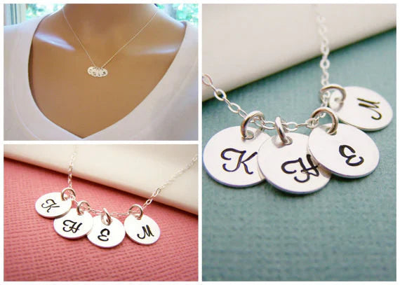 Mini collier initial - Collier initial en argent sterling estampé à la main