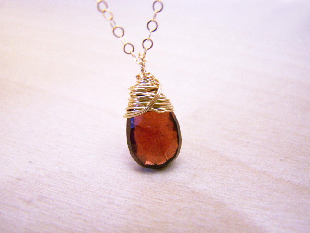 Collier Pendentif Goutte Briolette en Grenat avec Fil enroulé