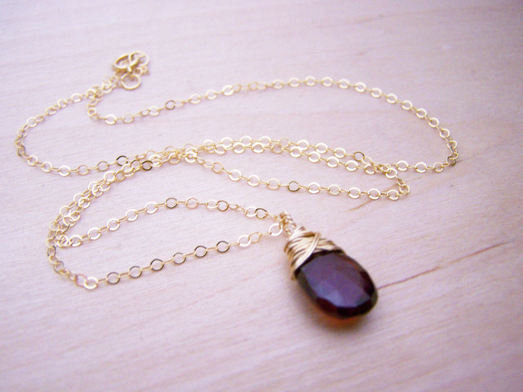 Collier Pendentif Goutte Briolette en Grenat avec Fil enroulé
