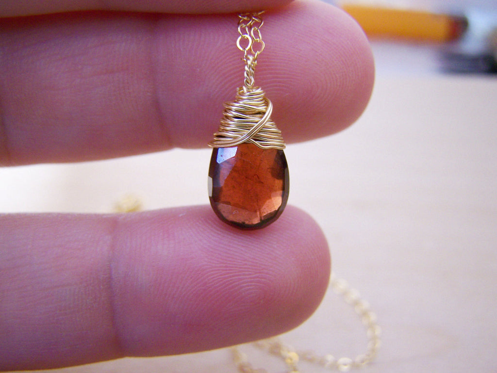 Collier Pendentif Goutte Briolette en Grenat avec Fil enroulé