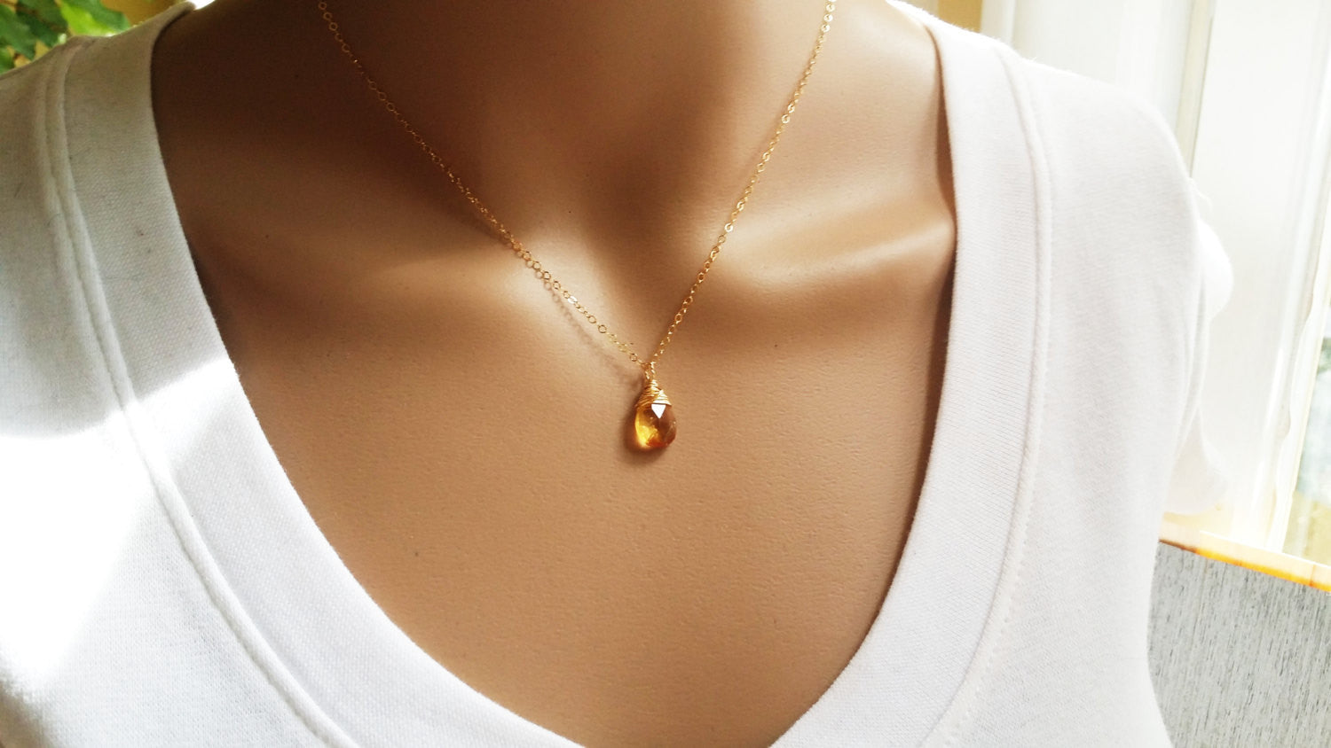 Collier en quartz topaze bleue pierre de naissance de décembre fil d'argent sterling enveloppé pendentif briolette cadeau pour elle