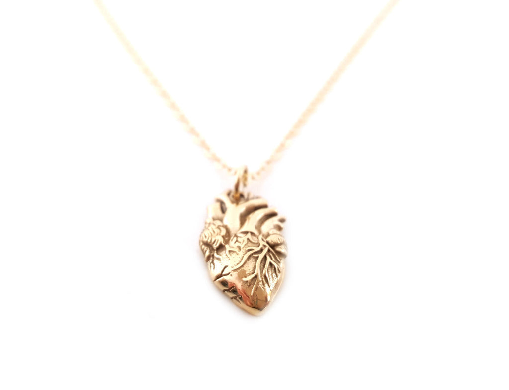 Collier en plaqué or 14 carats avec pendentif cœur anatomique
