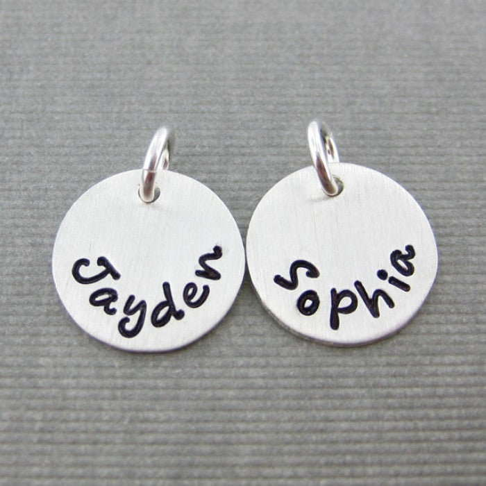 Ajoutez une breloque avec nom ou date estampillé à la main - Breloque ronde en argent sterling de 1/2 pouce