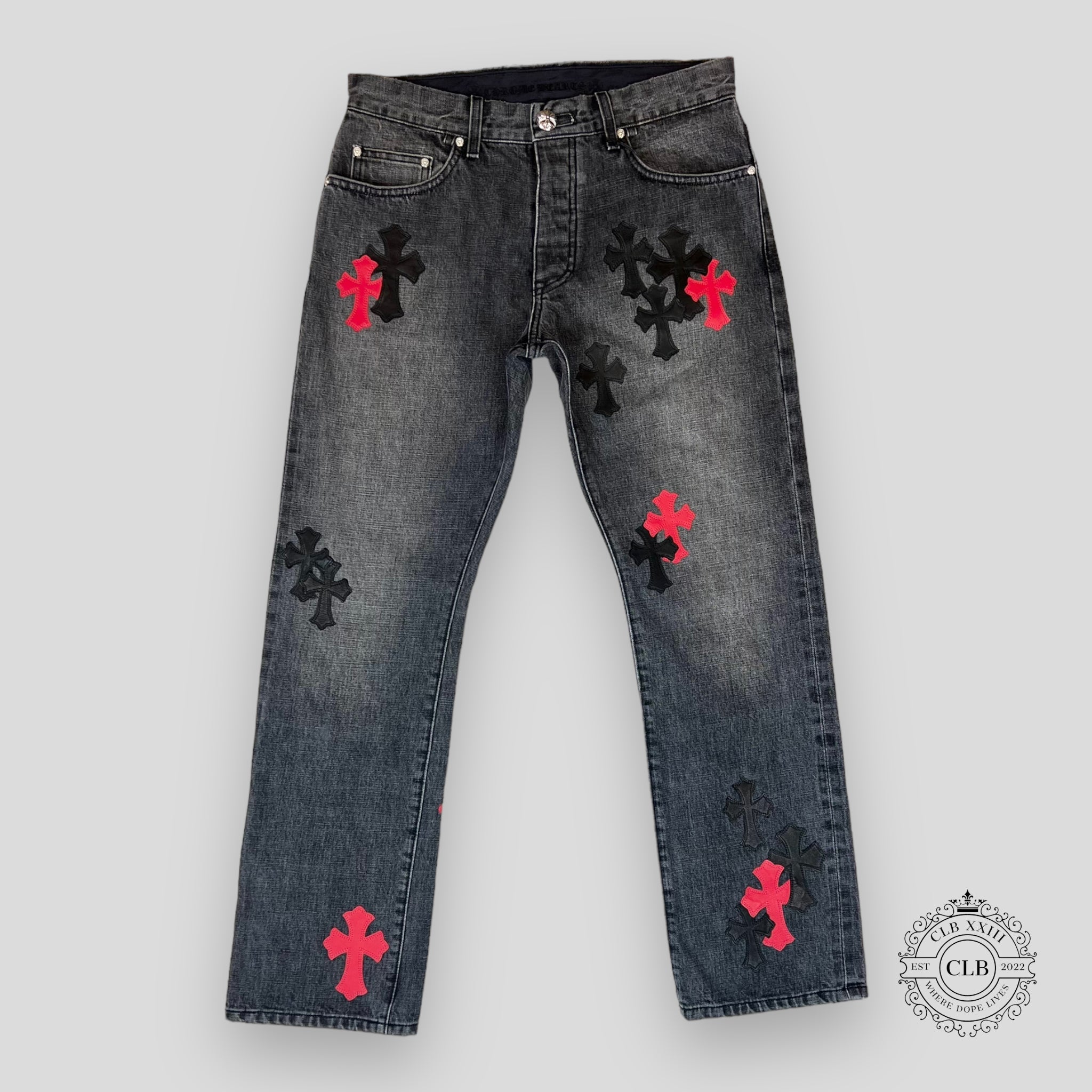 Jean Chrome Hearts à patchs croisés noir et rouge