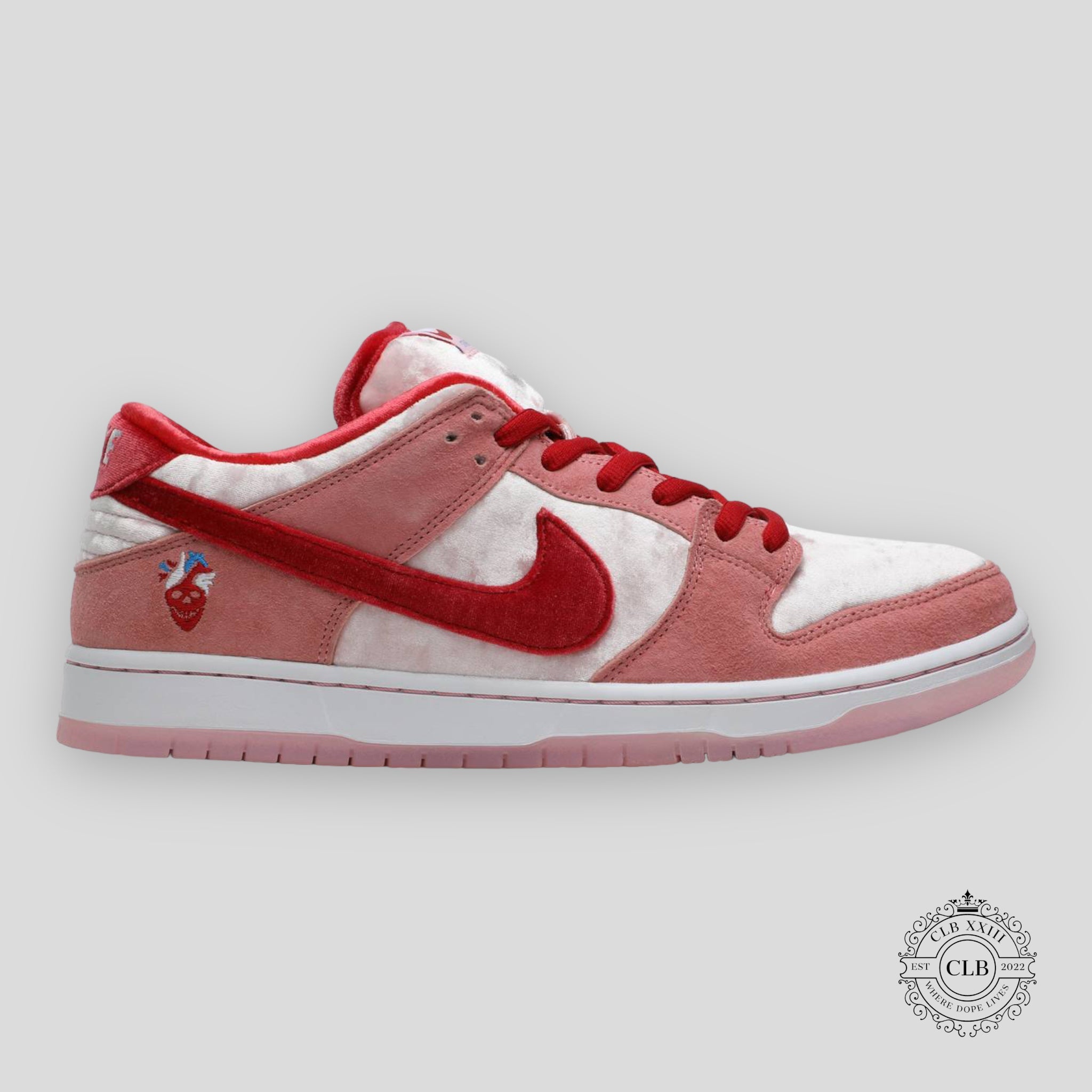 NIKE SB DUNK LOW « STRANGE LOVE »