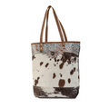 Sacs en toile et poulain tachetés