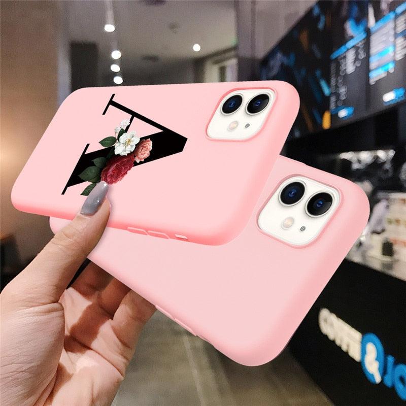 Coque de téléphone en silicone avec initiale pour iPhone 12 Pro Max, motif fleur rétro rose, coque arrière souple compatible avec les coques d'iPhone, coque arrière en silicone rose doux et mignon pour iPhone