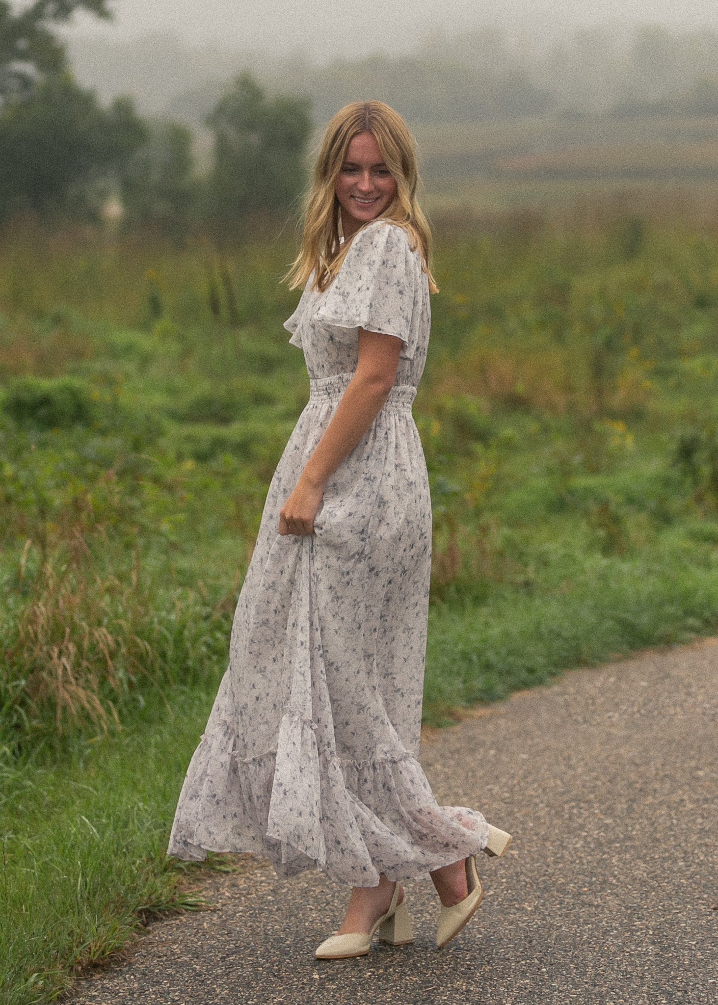 Robe longue en crêpe Isabella à col en V et imprimé fleuri