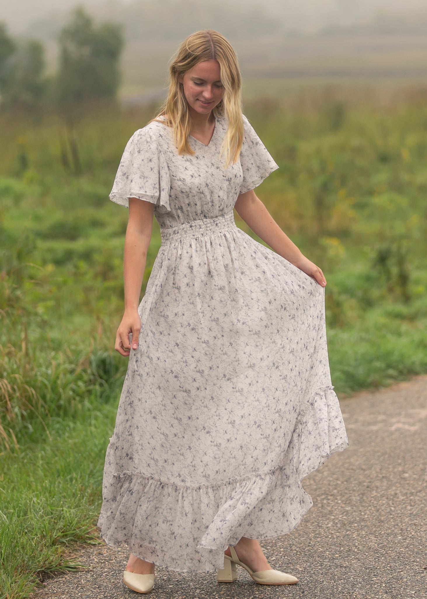 Robe longue en crêpe Isabella à col en V et imprimé fleuri